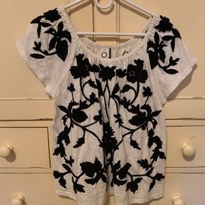 Anthropologie: White scoop, black floral applique